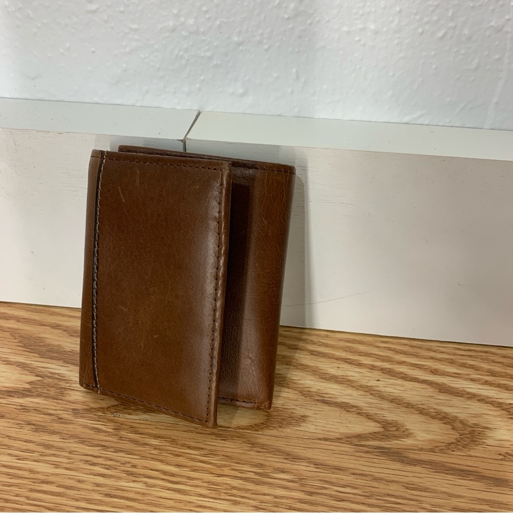 Men’s TRIFOLD  RFID leather wallet with a front pocket.